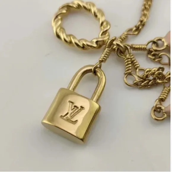 LOUIS VUITTON LV Necklace Charm or Key Chain - Picture 4 of 8